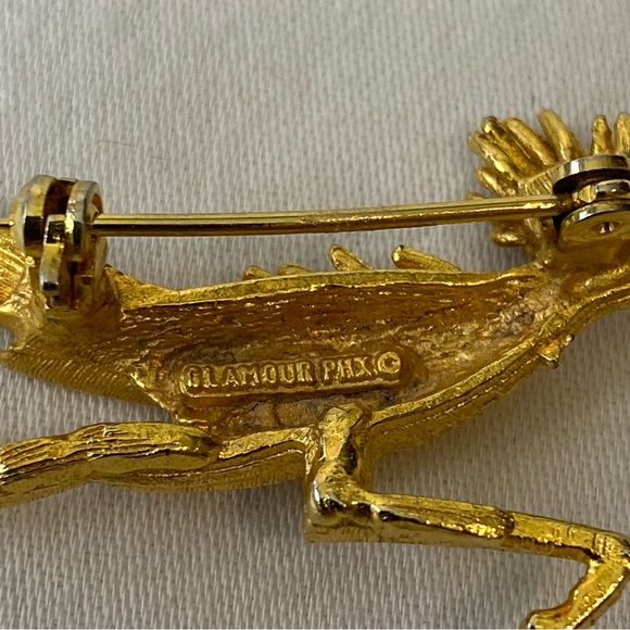 Glamour PHX Gold Colored Roadrunner Brooch Pin Signed Red Eye - Picture 3 of 7